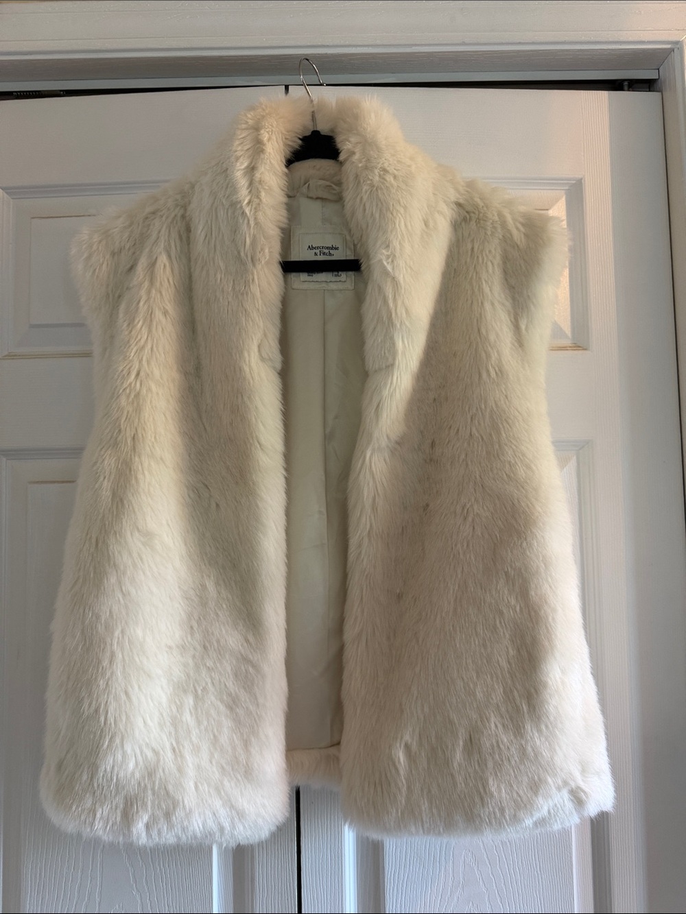 Abercrombie And Fitch Faux Fur creamy white NWOT Size small